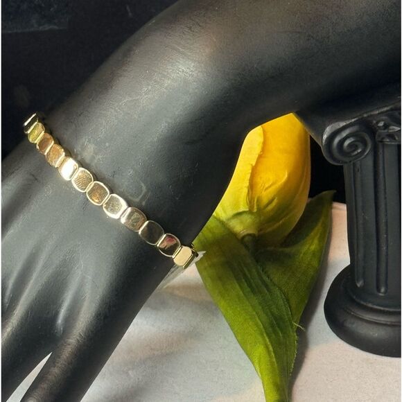 Express Gold Stretch Beaded Bracelet - Picture 4 of 7